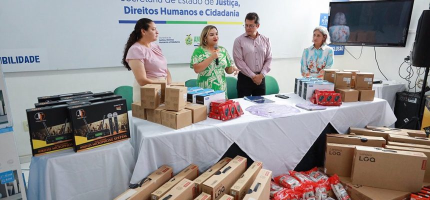 Na abertura do Agosto Lilás, mês de conscientização e combate à violência contra a mulher, a Unidade Gestora de Projetos Especiais (UGPE) entregou mais de 130 equipamentos eletrônicos e materiais de apoio à causa no estado para a Secretaria de Justiça, Direitos Humanos e Cidadania (Sejusc).